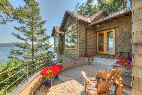 Waterfront with Spectacular Views-Seacliff Cottage