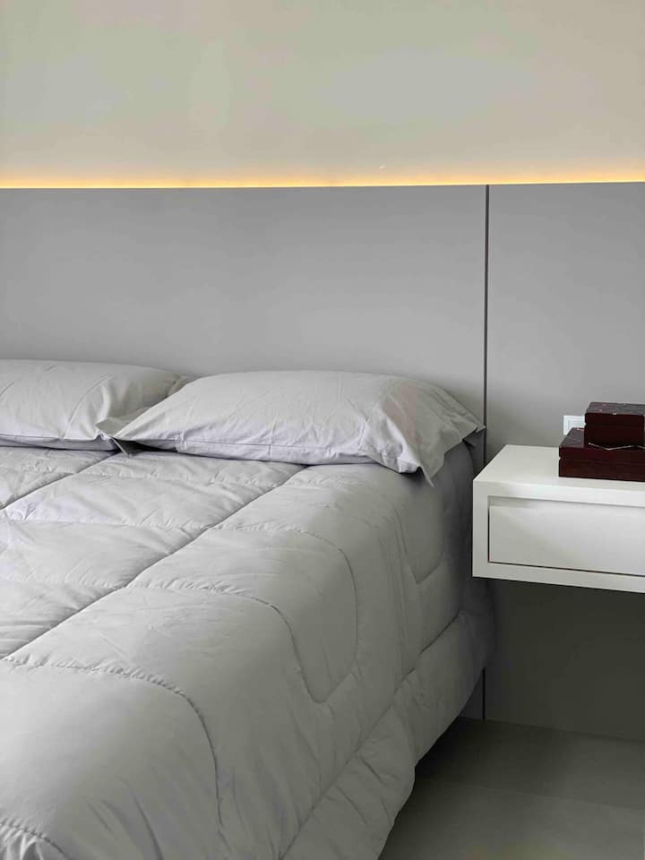 חדר 1 - סוויטה
מיטה זוגית
אוויר וארון בגדים ובית