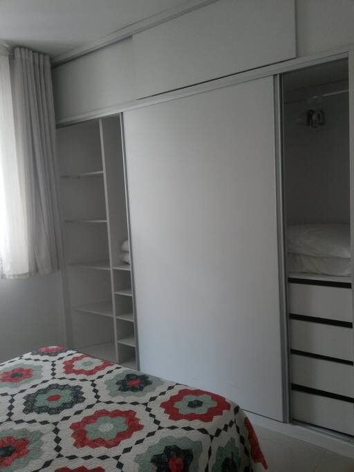 Quarto Principal - Armário (Main Bedroom - Wardrobe)