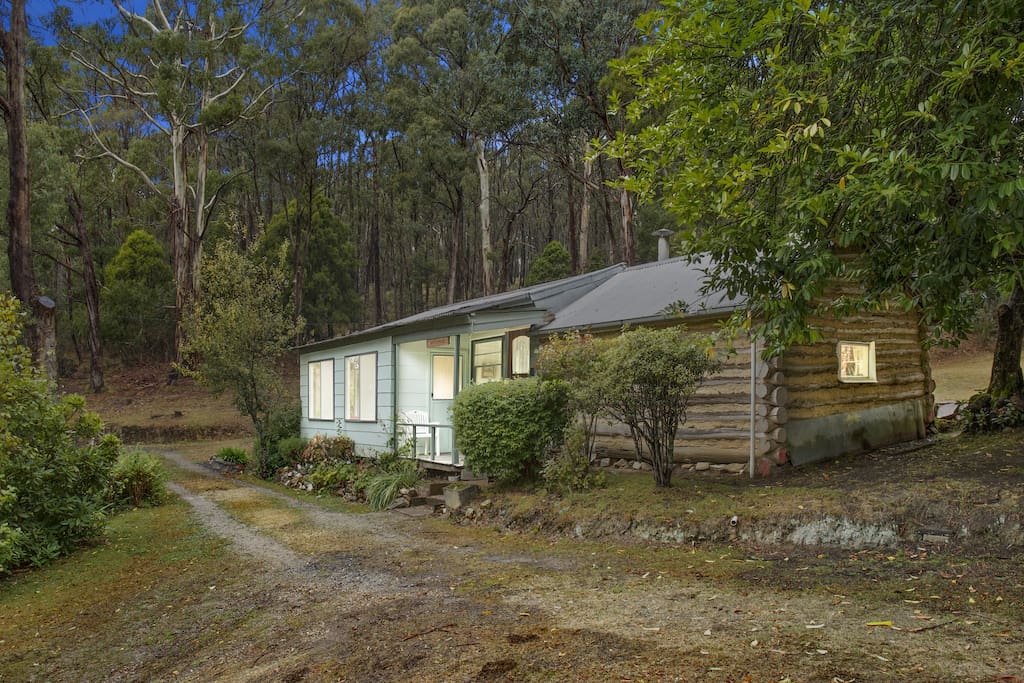 Chivy Chase Old miners cabin in the Aussie bush Cabins for Rent in