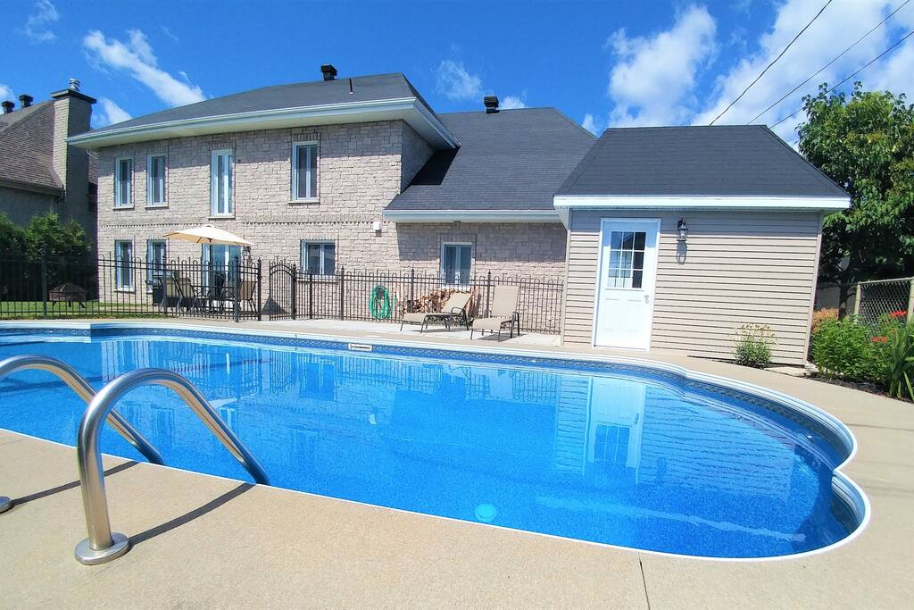 The pool, opened during spring and summer when the wheather is acceptable!