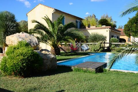 Cozy Provencal farmhouse with pool in the South!