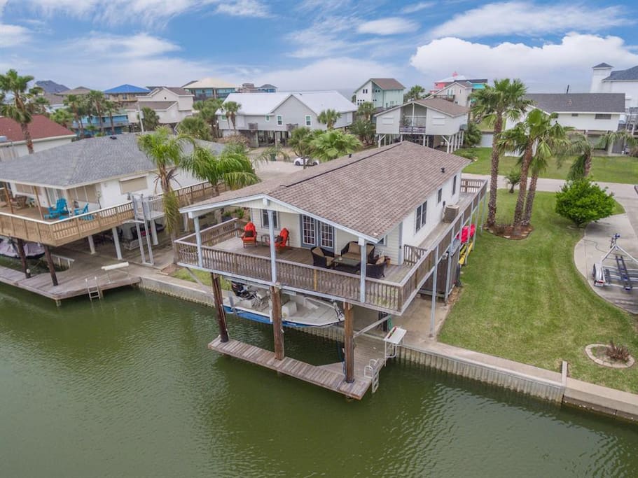 CanalFront Home with Private Dock Houses for Rent in Galveston