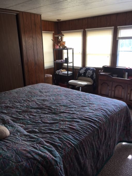 King size bed