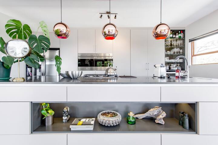 Peaceful Family Home in Camps Bay Nature Reserve