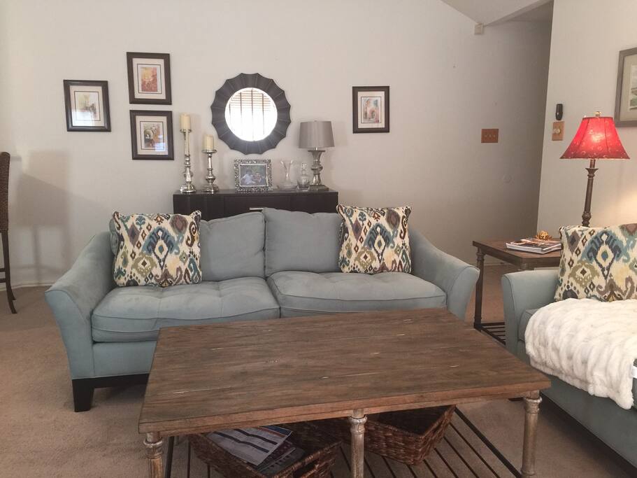 LR2 2 sofas