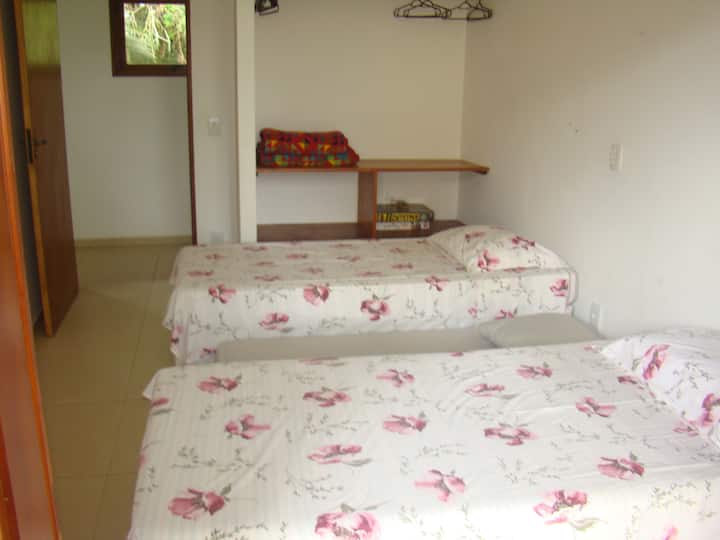 Dormitorio con cama matrimonial y cama individual - Dormitorio dos 