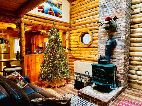 Beautiful Log Cabin on Belleau Lake -2900 sqft!