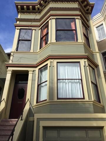 Roomy and well located Mission Dolores apartment gallery image 3