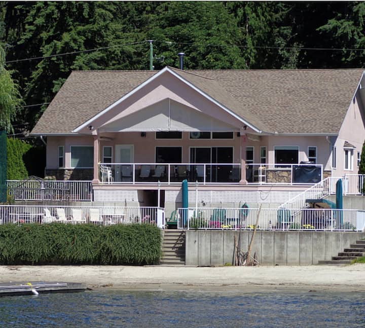 Lakefront on Mara Lake