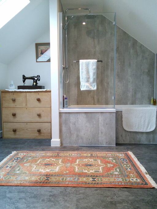En-suite bathroom
