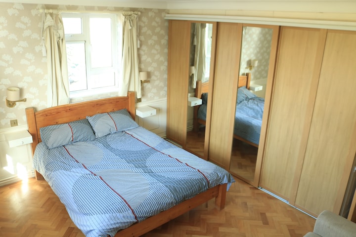 Kingsize double bedroom