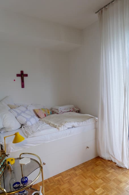 The room ist decorated with colorful souvenirs which I collected on my journeys.