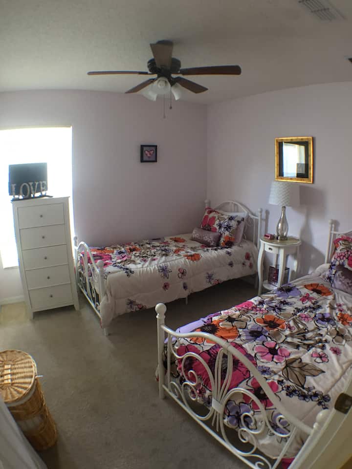 Habitación doble recién amueblada