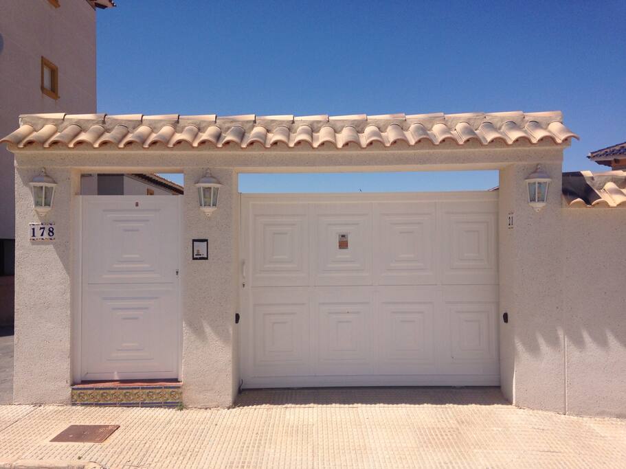 Electric gated entrance to driveway & villa