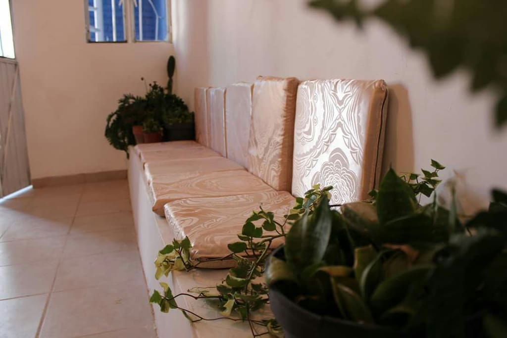 La habitación es pequeña, pero la iluminación es muy buena.
El lugar, como dije antes, es perfecto para descansar y pasar un fin de semana.
