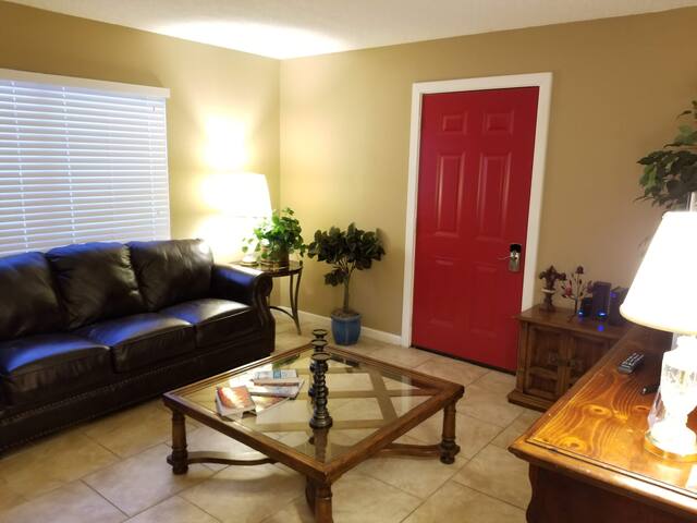 Apartment for 2 with private entrance