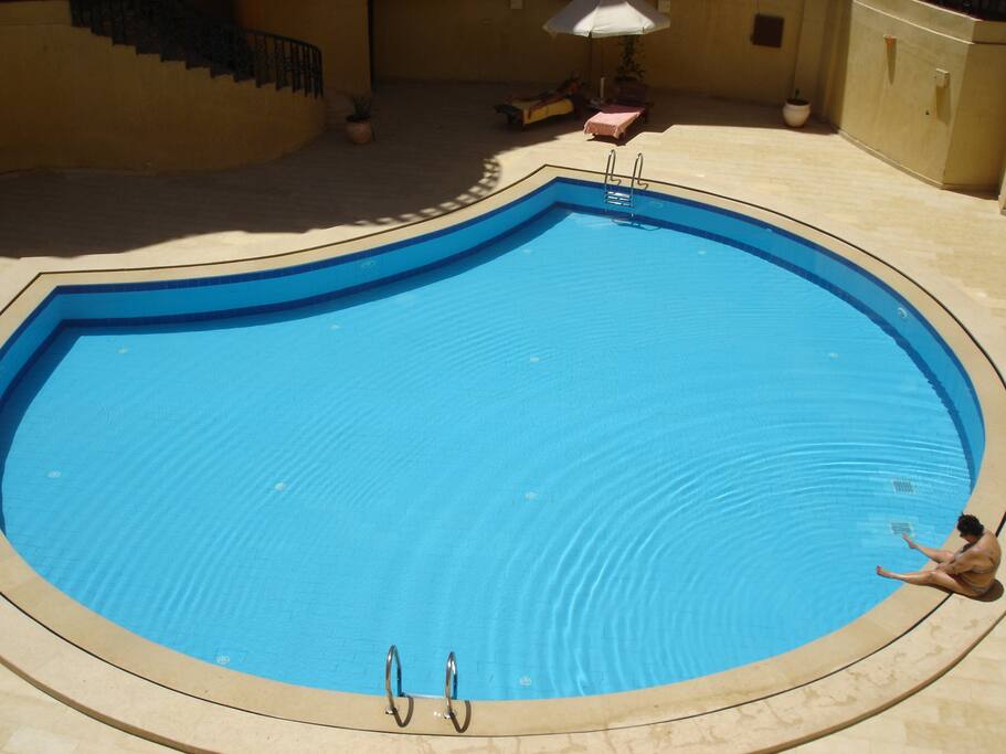 Regency Towers 2 Bedroom/2 Bathroom apartment – Close to all amenities – Very Popular location