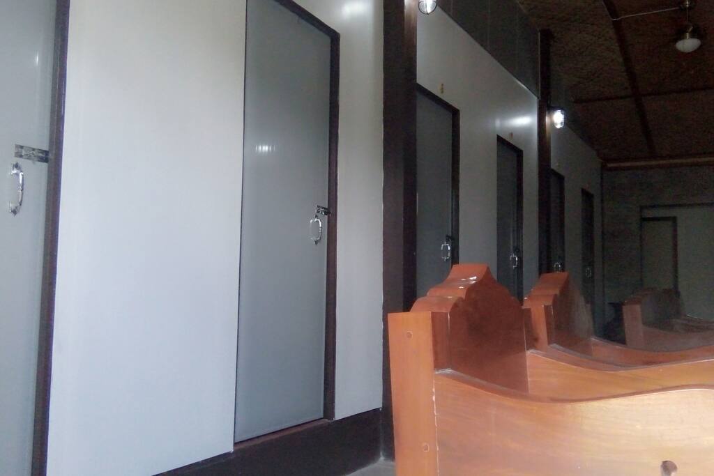 ภายในบ้านแบ่งเป็นห้องส่วนตัว