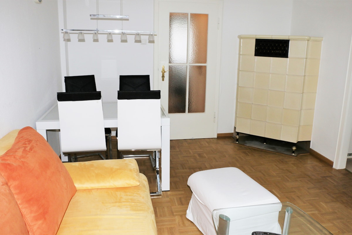 Top performing Airbnb: 2-room app near main station and Aalto Theater with small balcony in Südviertel