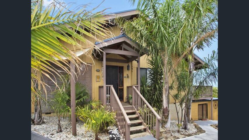 Beach Holiday Oasis with outdoor spa + games room