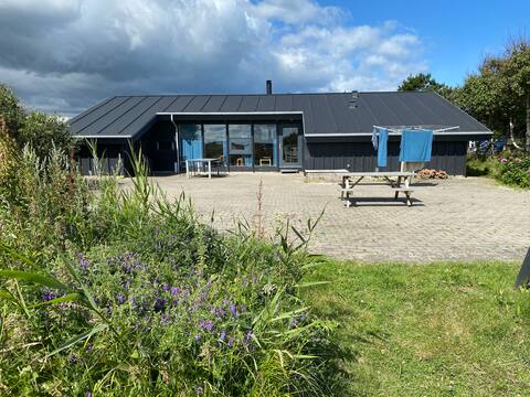 Cosy wooden cottage for 6 pers. 600 m from the sea