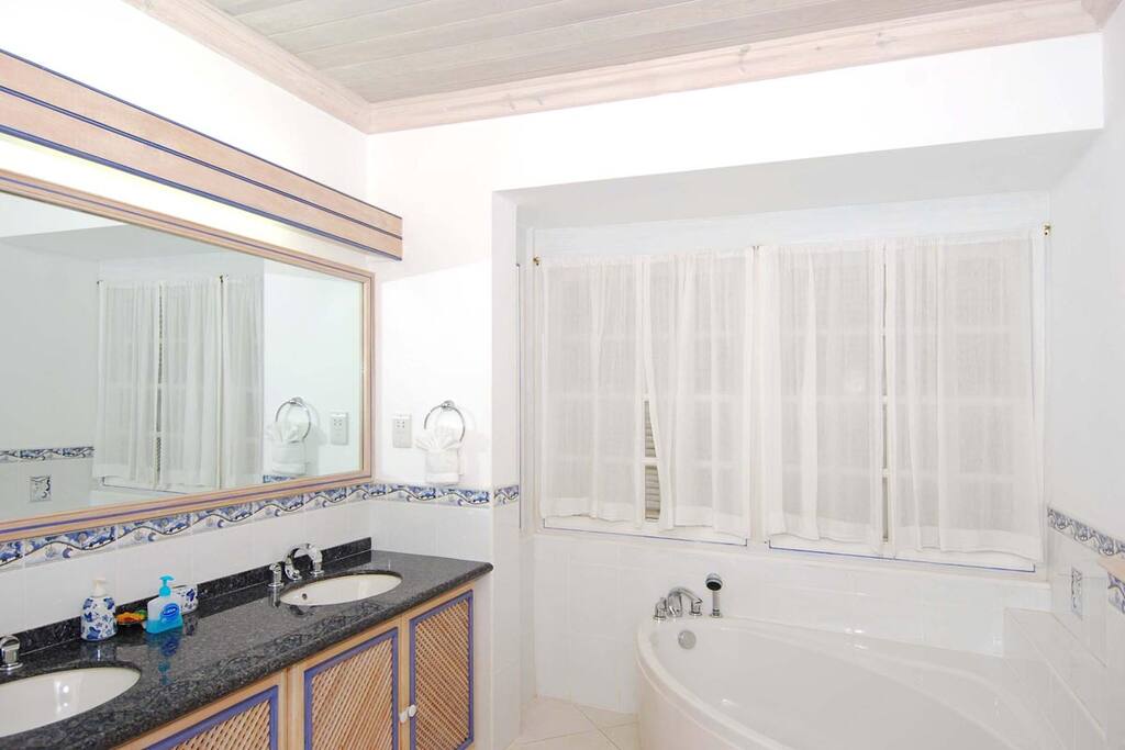 Mahogany Bay-Fathom's End - Bathroom