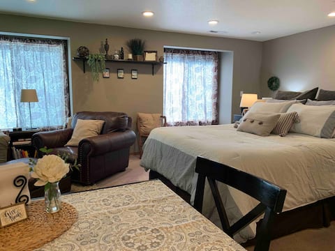 Peaceful and Private Studio Suite