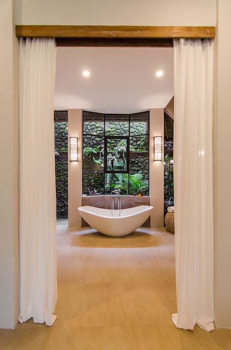 2 Private bathrooms