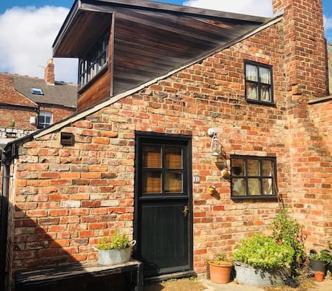 Quirky Self contained flat near City Centre