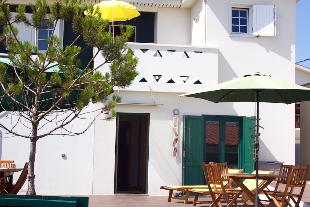 The Oporto Surf Lodge from outside