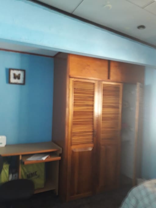 Dormitorio pa huésped escritorio y su closer