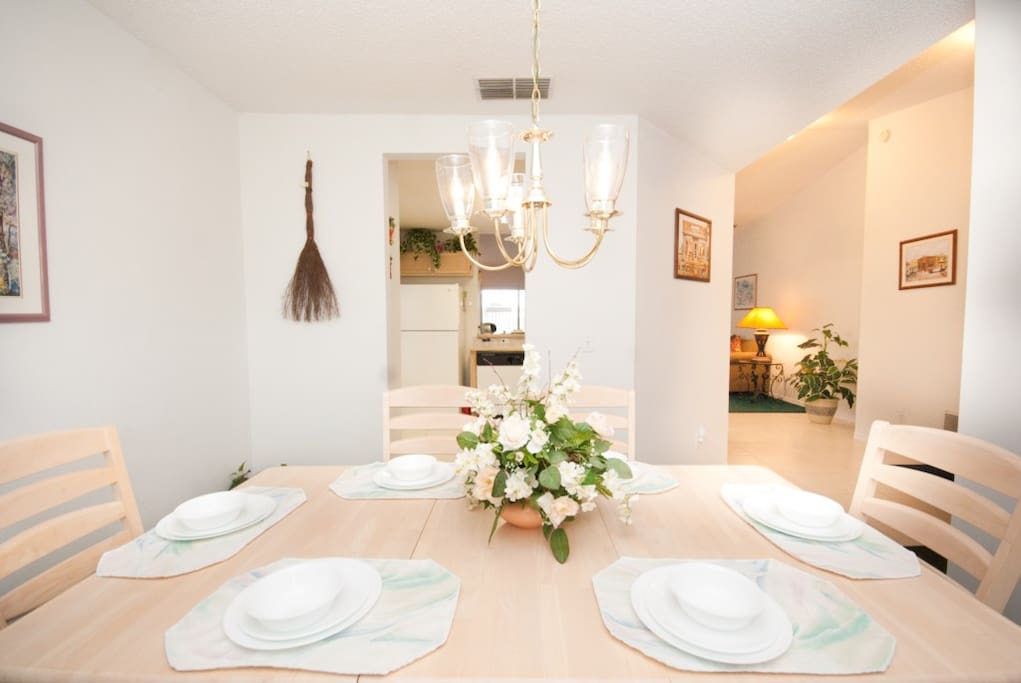 Dining Room, Indoors, Room, Dining Table, Furniture