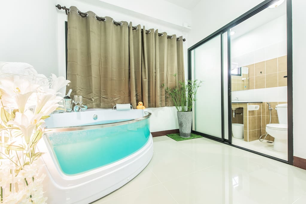 "The jacuzzi to relax in late afternoon is really great." *****
Jean Pierre