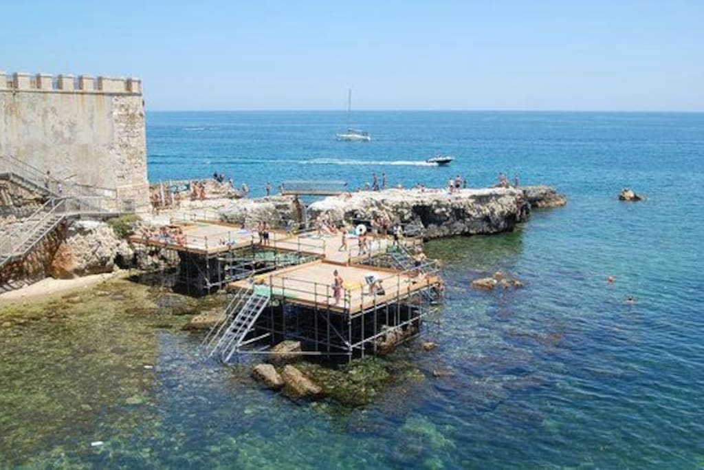 Forte Vigliena sul lungo mare di levante a soli 5 min. di passeggiata.