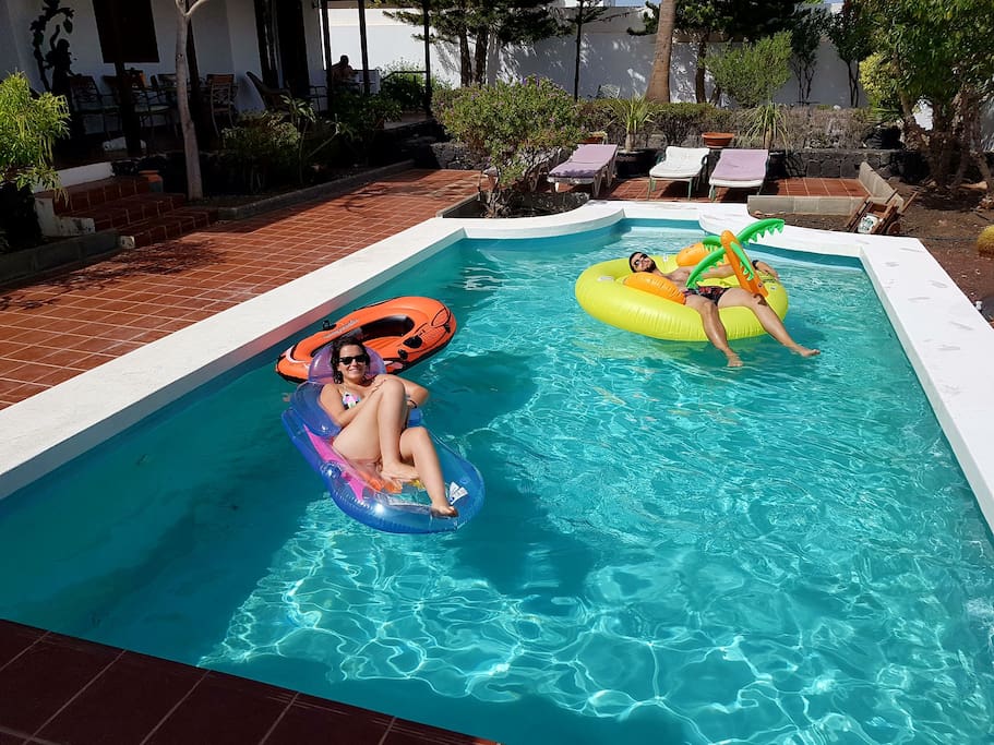 Refrescante piscina para disfrutar