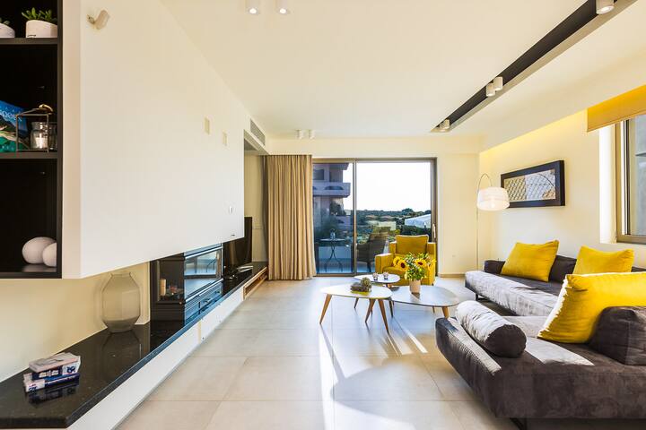 Villa Amelia I Free 9 seater mini van & pool gallery image 4