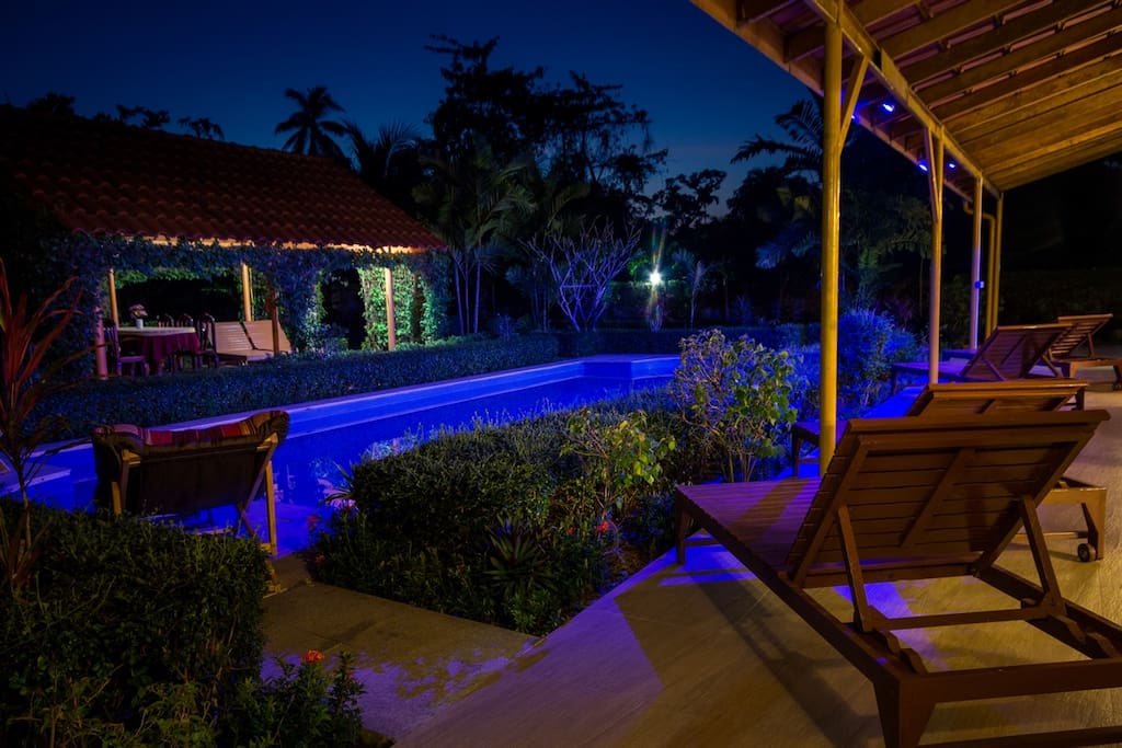 Abendstimmung am Pool