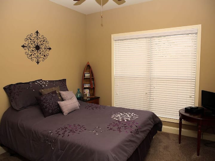 Chumba cha kitanda cha Guet - Kitanda Kamili - Mandhari Maarufu ya Ziwa