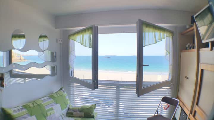 VERY COMFORTABLE STUDIO. PANORAMIC SEA VIEW