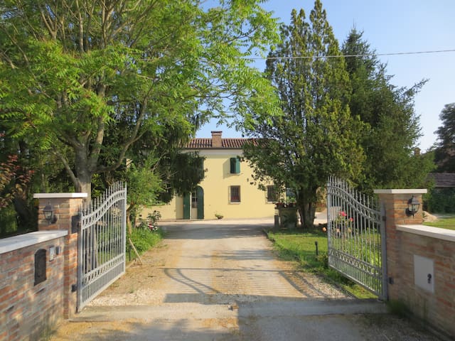 Borgo Tarapino in nature a stone's throw from Ferrara