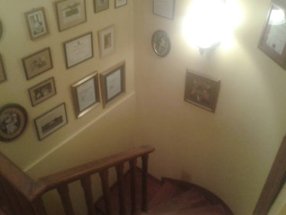 Escalera interna (departamento de 2 pisos)
