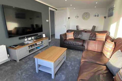 Prime View Waterfront 2 Bed Executive Apartment