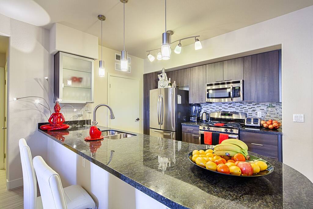 Fully equipped Kitchen with breakfast bar and granite counter tops