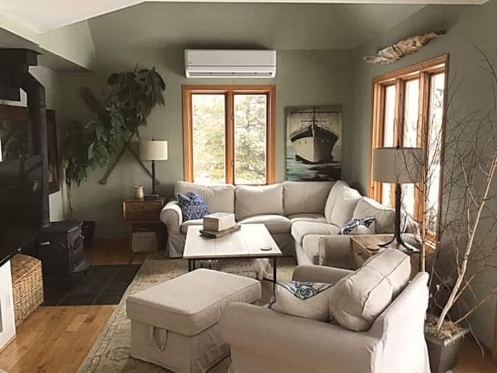 סלון מודרני עם מיזוג אוויר