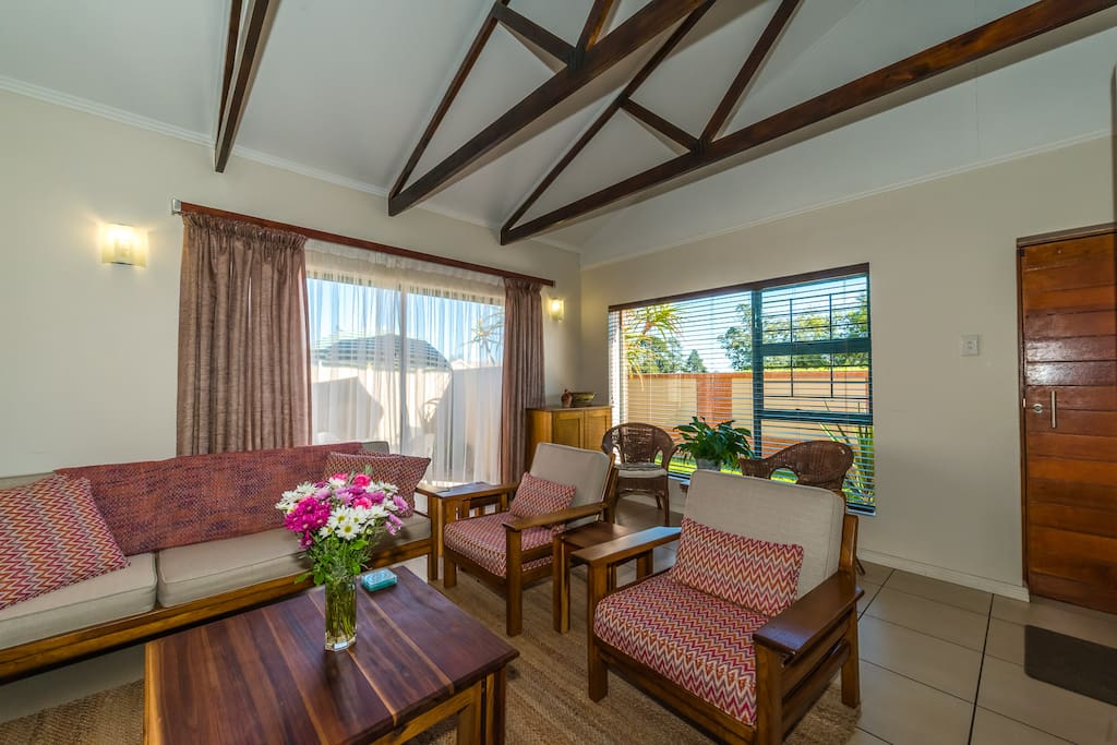 Deluxe Apartment:
Lounge area