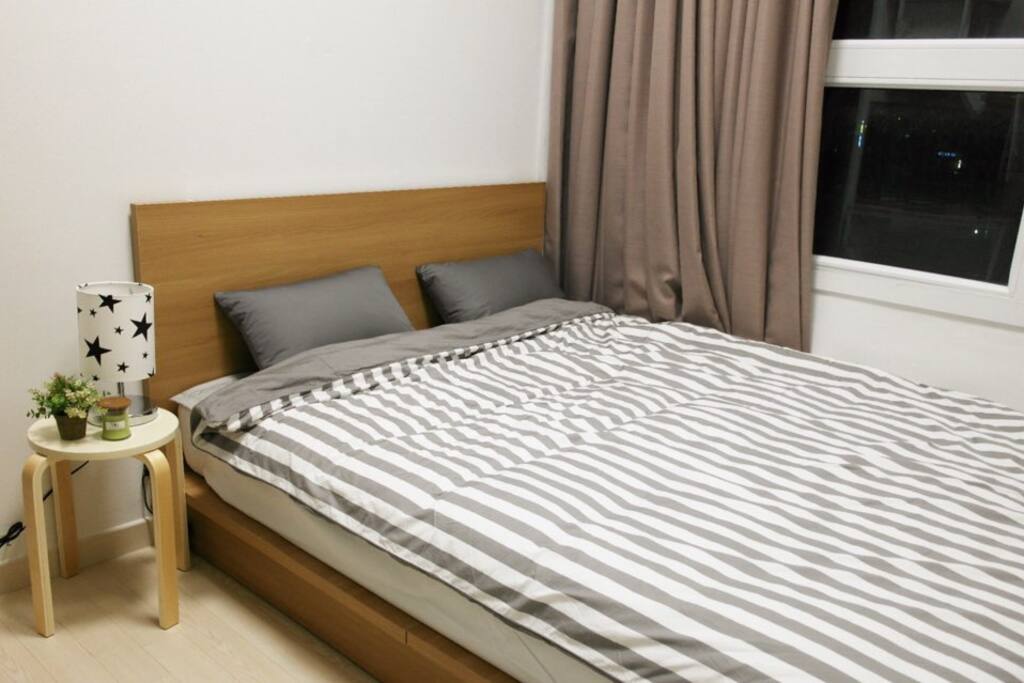 Bed LED lighting and lamp lighting make a nice night feel.