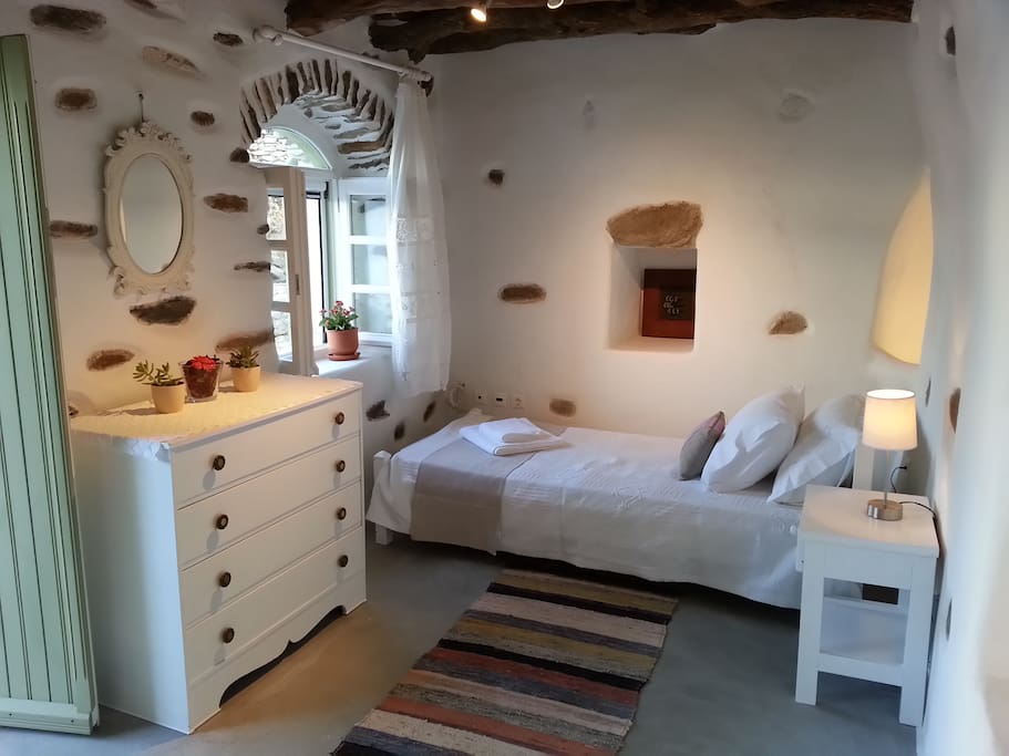 Bedroom with two single beds on the ground floor