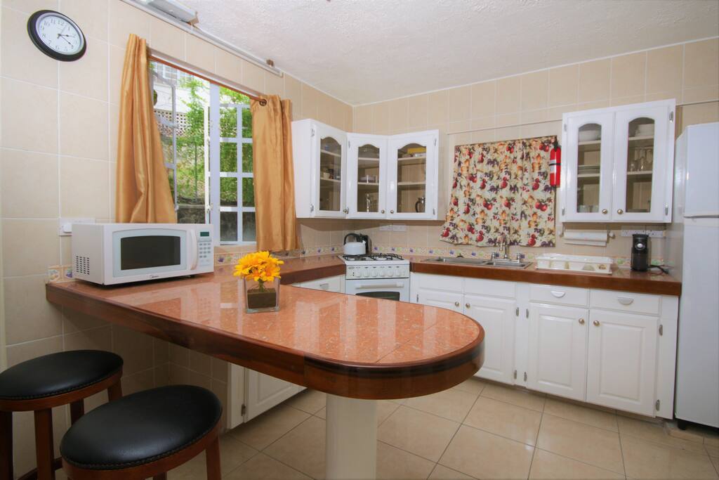 Kitchen & Dining room area