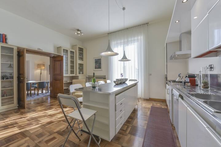 La Magnifica– A Vogue-featured exclusive penthouse gallery image 5